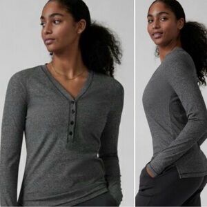 ATHLETA UPTEMPO RIBBED HENLEY TOP IN GRAY